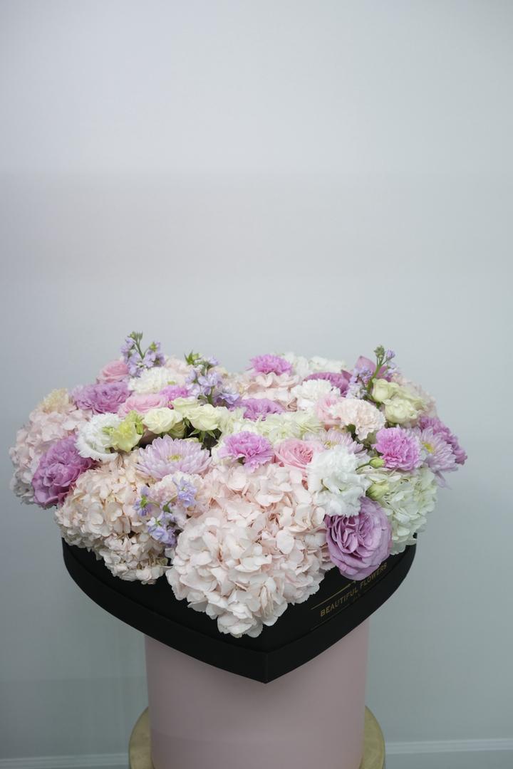 Flowers in Heart (Luxury Extra Large Box)