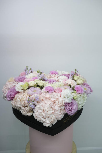 Flowers in Heart (Luxury Extra Large Box)