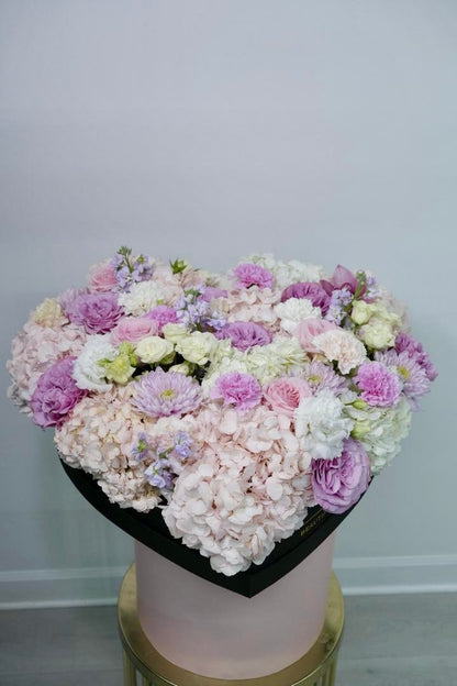 Flowers in Heart (Luxury Extra Large Box)