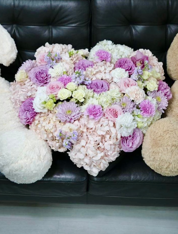Flowers in Heart (Luxury Extra Large Box)